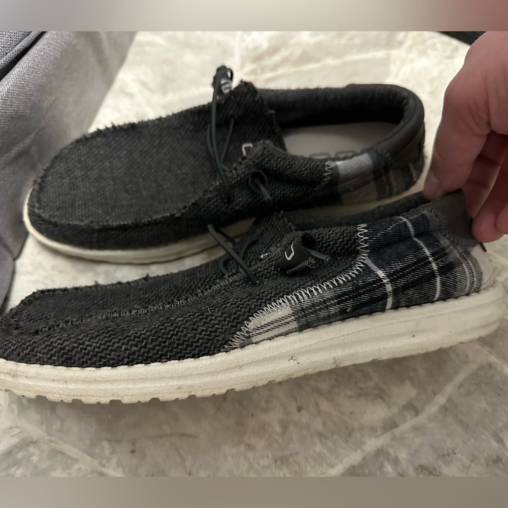 Men’s hey dude shoes